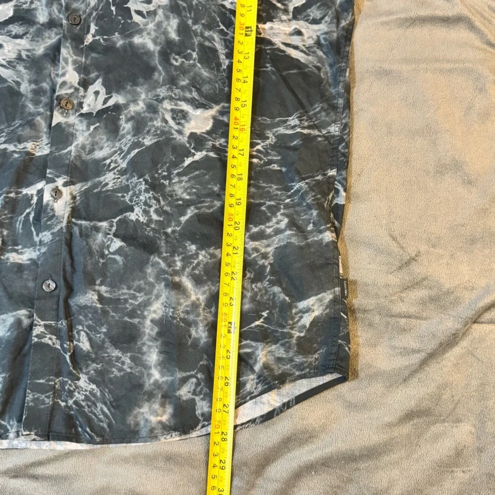 Calvin Klein Gray Casual Button Down Shirt

#1126 - Picture 3 of 6